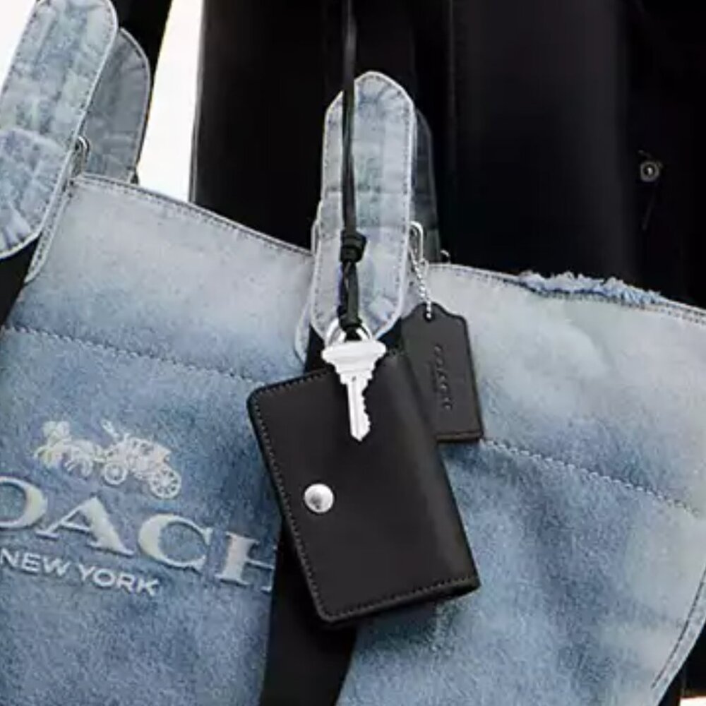 Coach Black Leather Card Case With Coach Key Bag Charm - NWT